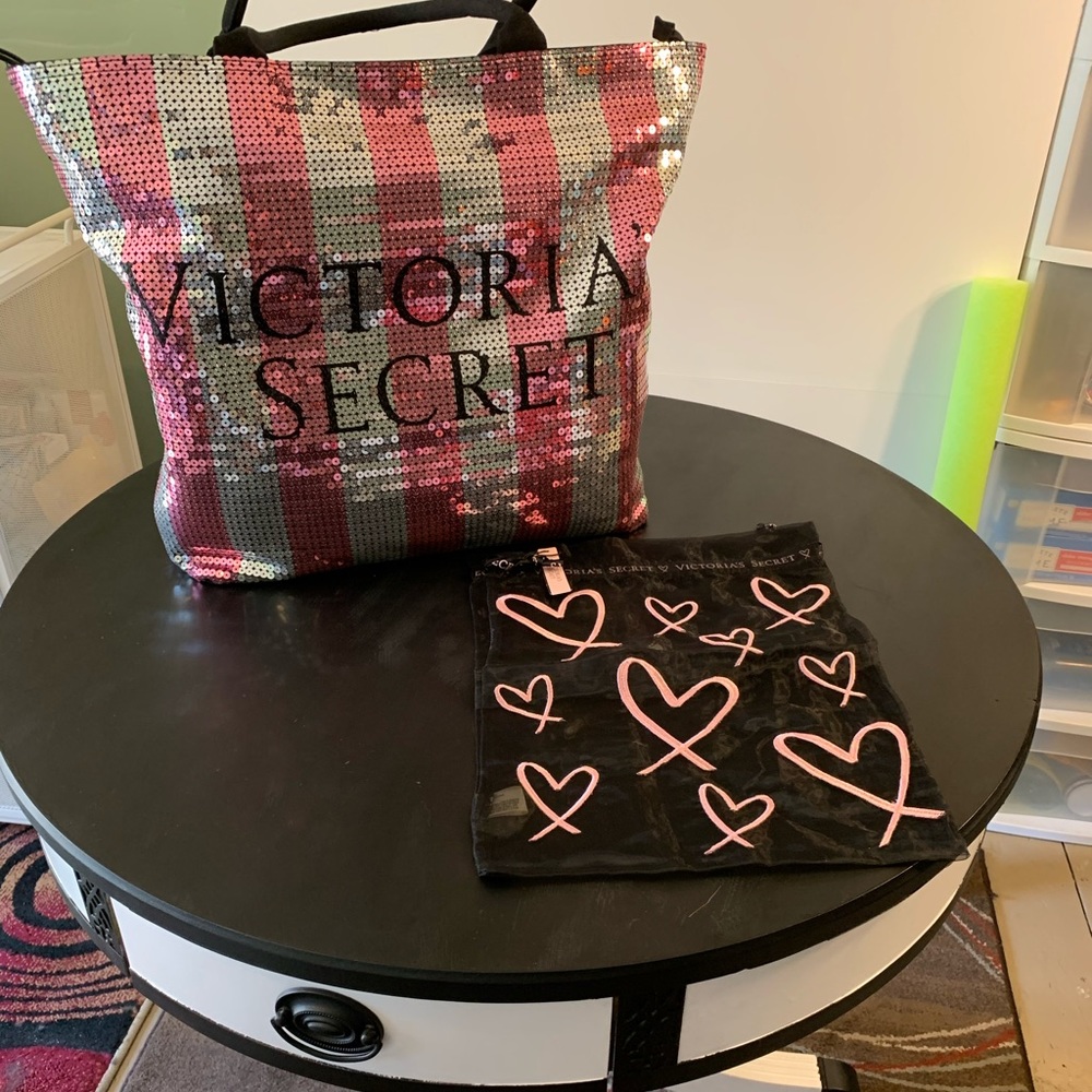 🎁Victoria's Secret  Travel Tote With Drawstring pink hearts Sak “New”